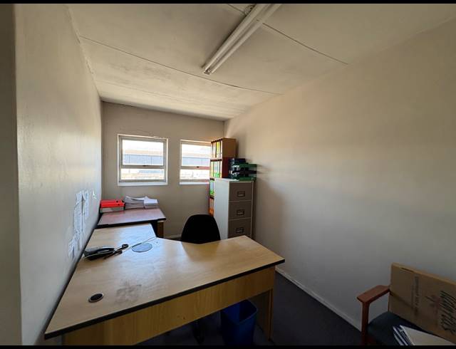475M² SHOWROOM TO LET IN PAARDEN EILAND